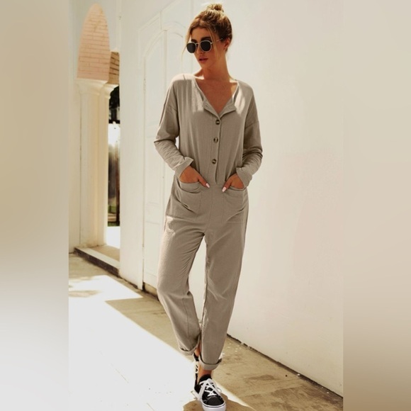 Chic Comfort Buttoned Jumpsuit with Pockets - Picture 7 of 7